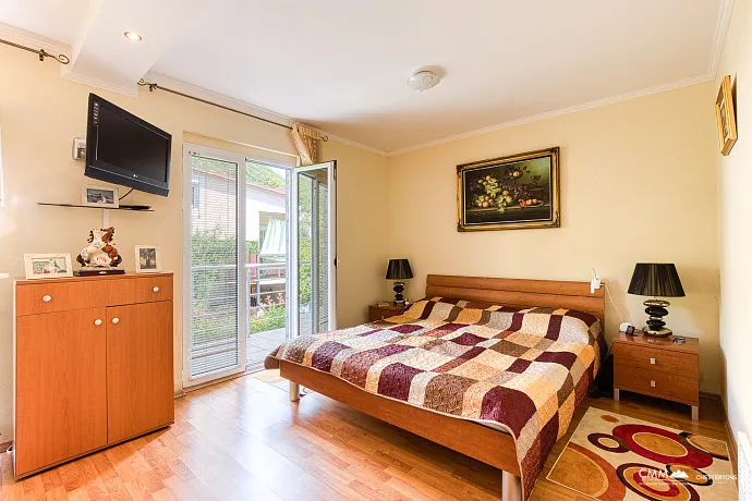 Kumbor'da denize 200 metre mesafede ev