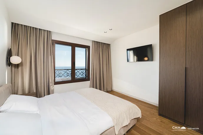 Budva yakınlarında yüzme havuzlu yepyeni lüks villa