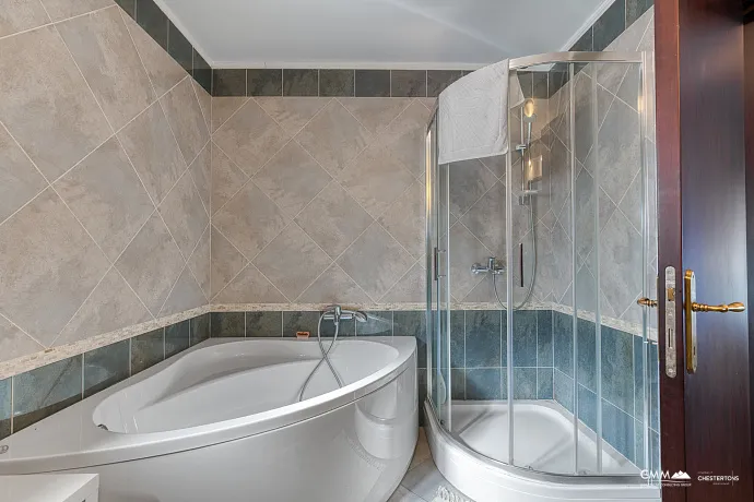 Muhteşem villa, Kotor Körfezi manzaralı, birinci sırada ve şömineli