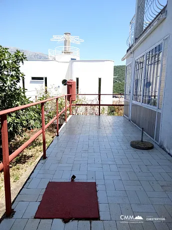 Utekha'da deniz manzaralı ev