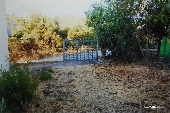 Utekha'da deniz manzaralı ev