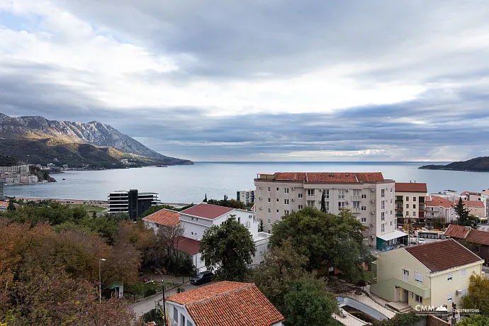 Bečići’de Lüks İki Odalı Daire – Sveti Stefan Manzaralı