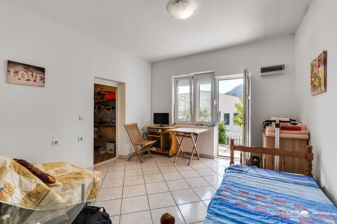 Tivat'ta panoramik deniz manzaralı villa