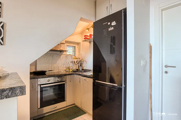 Petrovac'ta Akdeniz Manzaralı Dubleks Daire, 104 m²