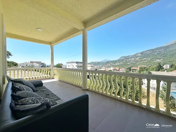 Dobra Voda'da 308 m2'lik üç katlı ev