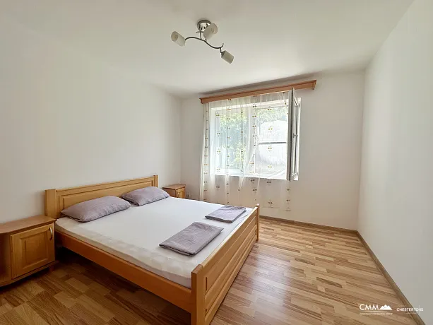 Dobra Voda'da 308 m2'lik üç katlı ev
