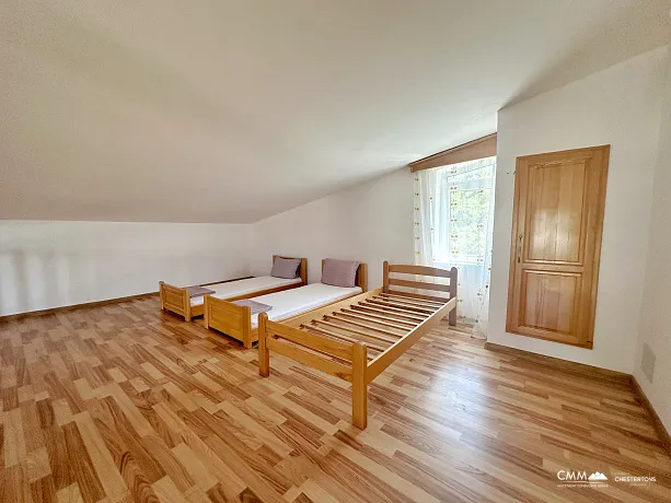 Dobra Voda'da 308 m2'lik üç katlı ev
