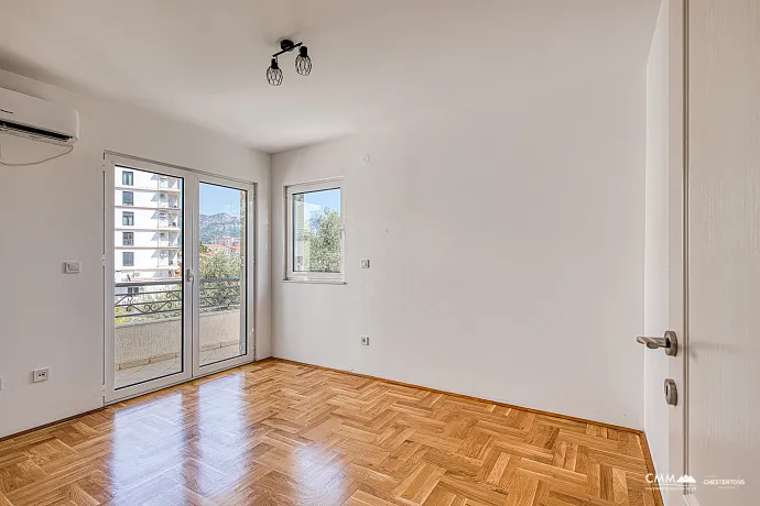 Bečići’de Deniz Manzaralı 64 m² Geniş Daire