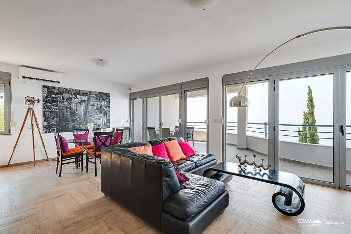 Blizikuće'de Lüks Yatırım Villası – 3 Daire, Havuz ve 120 m² Çatı Terası