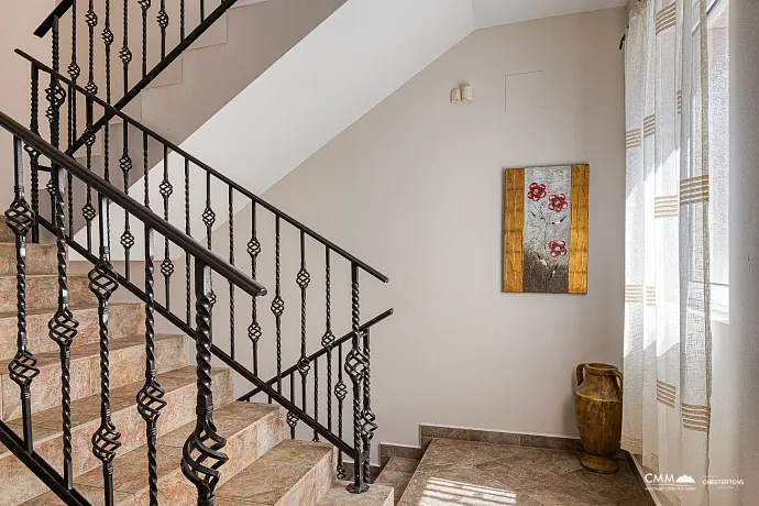 Becici'de deniz manzaralı villa