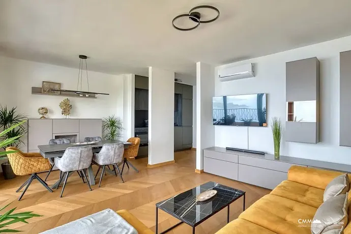 3 odalı daire, 90 m², Blizikuće — Sveti Stefan manzarası