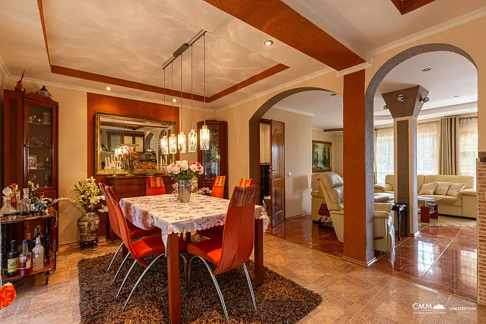 Kumbor'da denize 200 metre mesafede ev