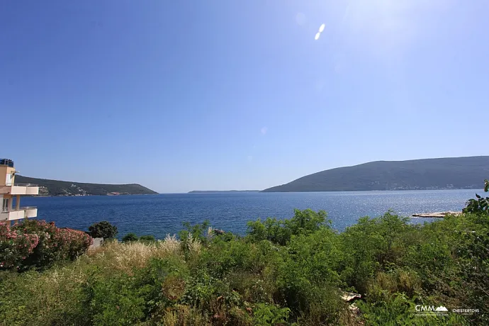 Apartment with a studio inside and a courtyard