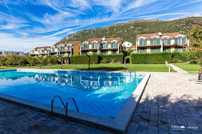 Üç katlı, üç yatak odalı ev, 176 m², Lastva