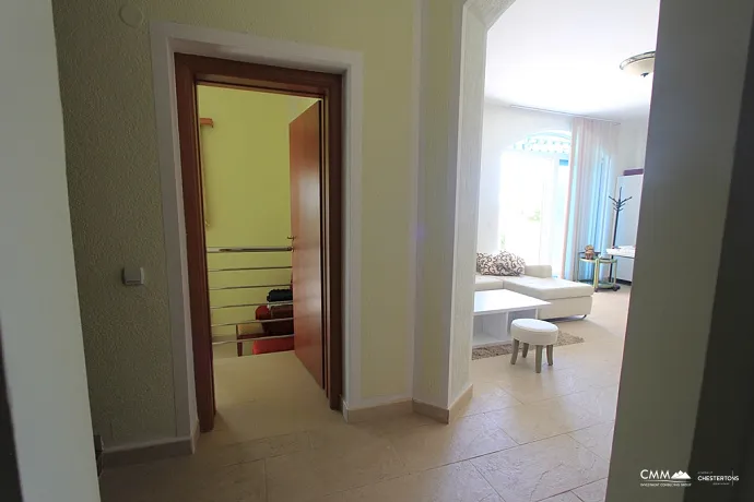 Apartment with a studio inside and a courtyard