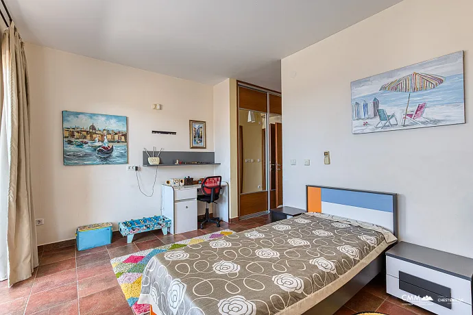 Becici'de deniz manzaralı villa