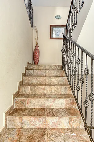 Becici'de deniz manzaralı villa