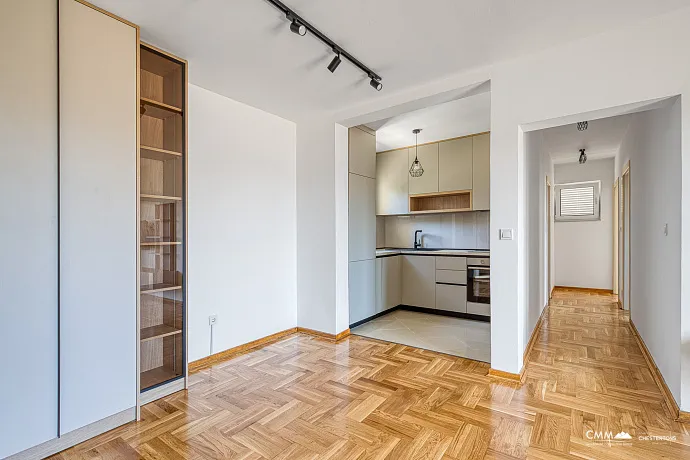 Bečići’de Deniz Manzaralı 64 m² Geniş Daire