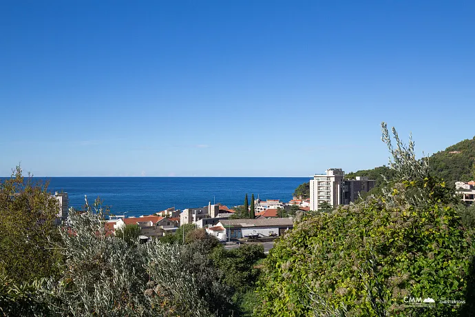 Petrovac'ta Akdeniz Manzaralı Dubleks Daire, 104 m²
