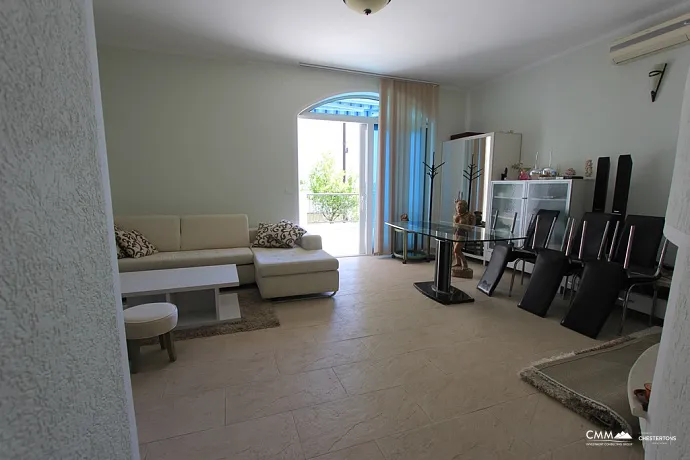 Apartment with a studio inside and a courtyard