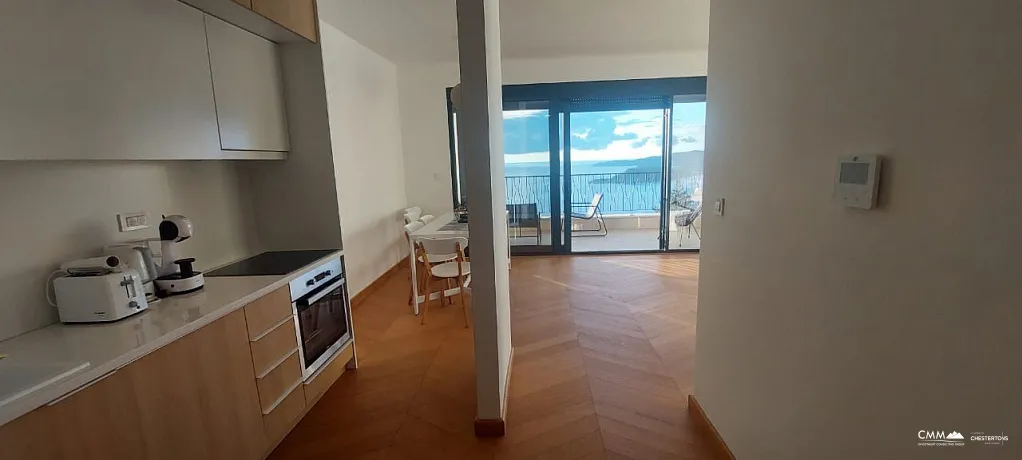 Havuzlu sitede üç odalı daire, Blizikuće
