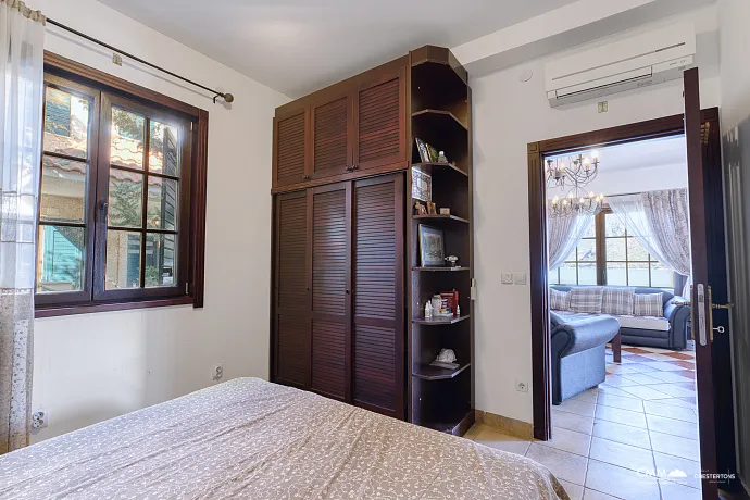 Muhteşem villa, Kotor Körfezi manzaralı, birinci sırada ve şömineli