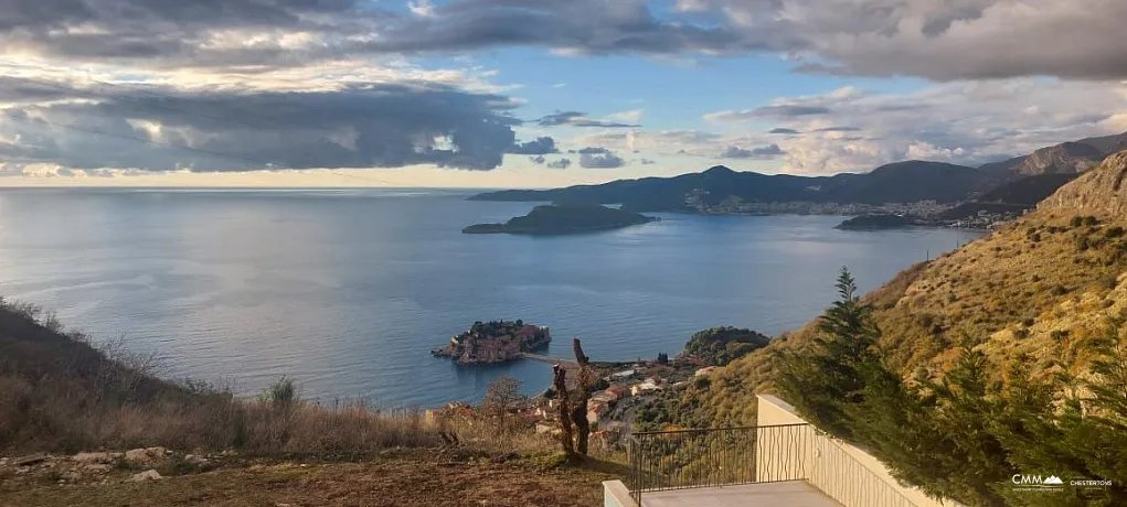 Havuzlu sitede üç odalı daire, Blizikuće