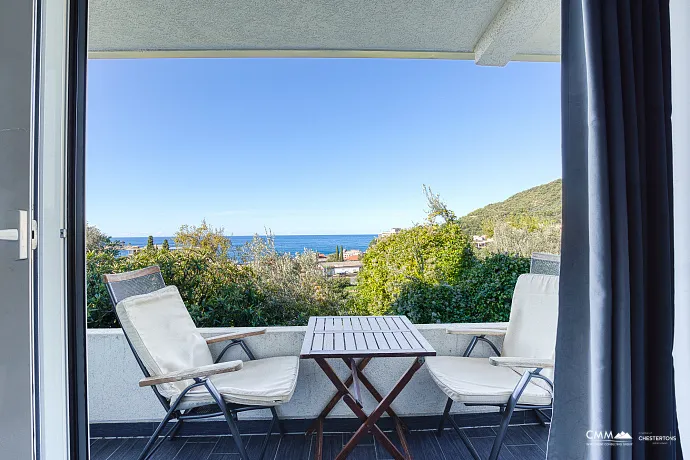 Petrovac'ta Akdeniz Manzaralı Dubleks Daire, 104 m²