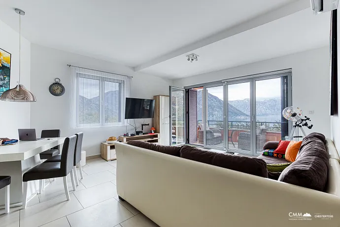 Modern One-Bedroom Apartment with Sea & Mountain Views