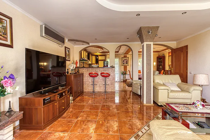 Kumbor'da denize 200 metre mesafede ev