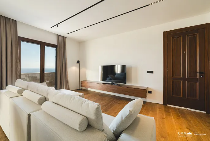 Budva yakınlarında yüzme havuzlu yepyeni lüks villa