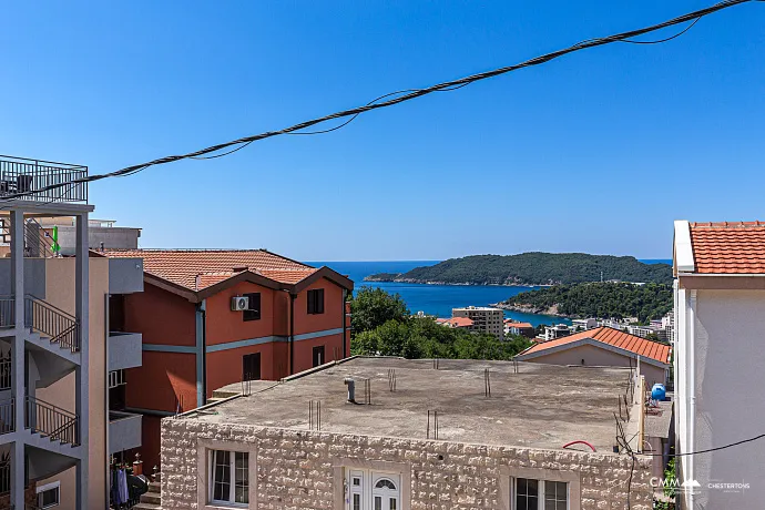 Becici'de deniz manzaralı villa