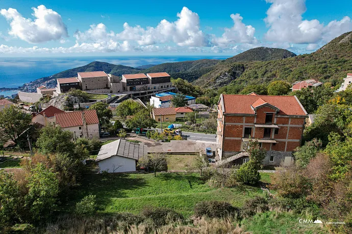 Deniz Manzaralı ve Kendi Su Kaynağı Olan İmarli Arsa – Lapčići, 1.000 m²