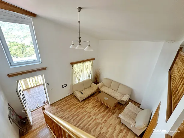 Dobra Voda'da 308 m2'lik üç katlı ev
