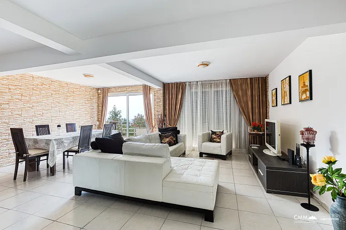 Deniz Manzaralı 61m² İki Yatak Odalı Daire – Seoce, Budva