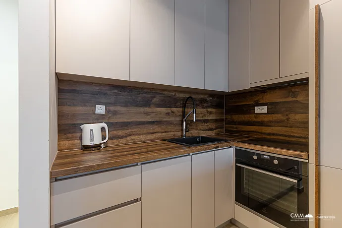 Bečići’de Tek Yatak Odalı Daire – Tamamen Eşyalı!