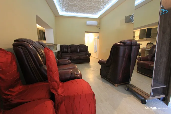 Apartment with a studio inside and a courtyard