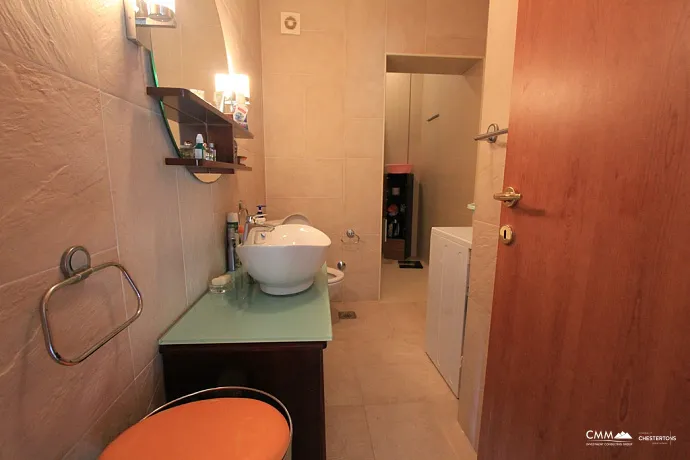 Apartment with a studio inside and a courtyard