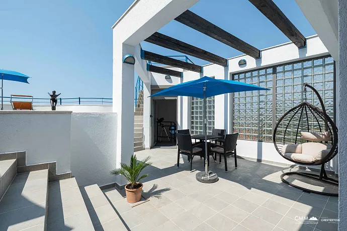 Blizikuće'de Lüks Yatırım Villası – 3 Daire, Havuz ve 120 m² Çatı Terası