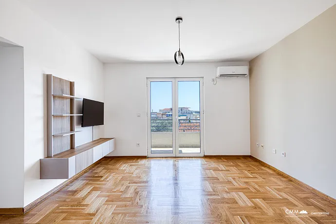 Bečići’de Deniz Manzaralı 64 m² Geniş Daire