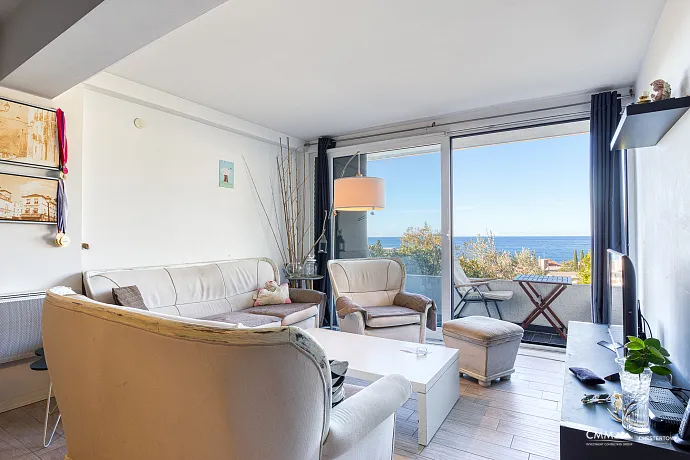 Petrovac'ta Akdeniz Manzaralı Dubleks Daire, 104 m²