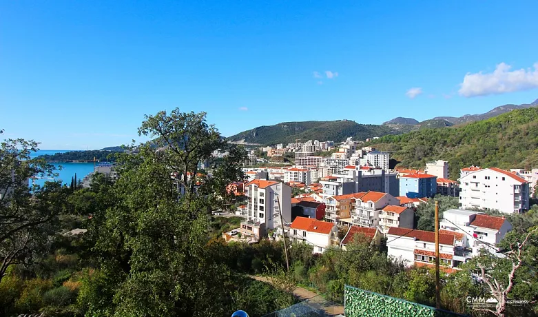 Rafailovići'de deniz manzaralı tek yatak odalı daire