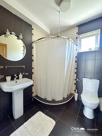 Dobra Voda'da 308 m2'lik üç katlı ev