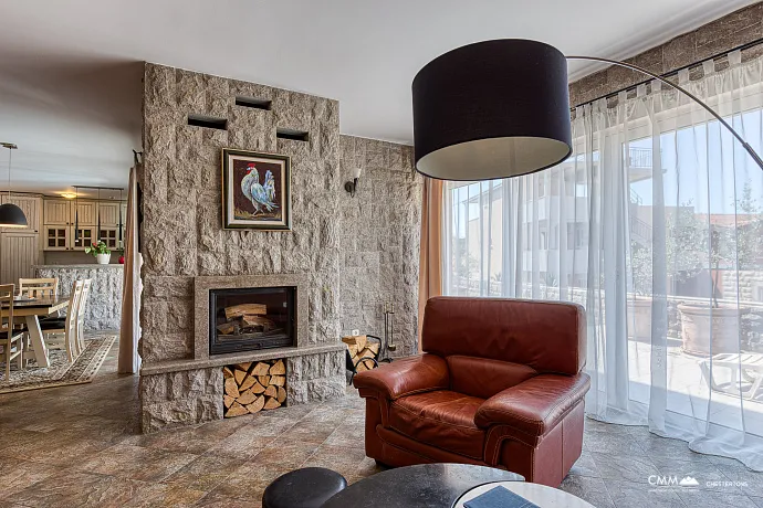 Becici'de deniz manzaralı villa