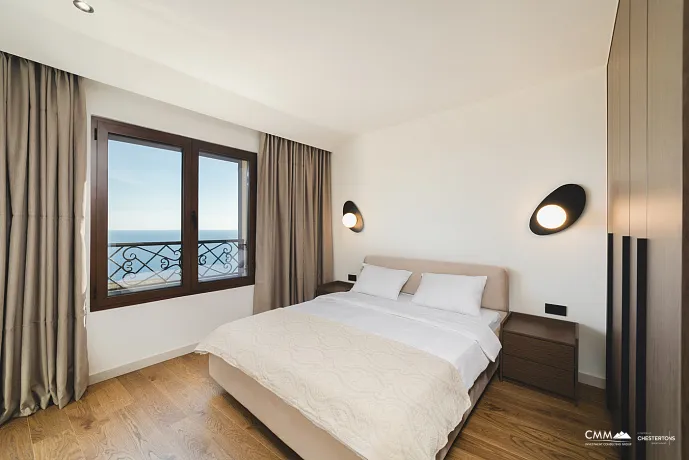 Budva yakınlarında yüzme havuzlu yepyeni lüks villa