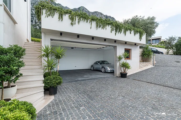 Sveti Stefan’a yakın, Blizikuće’de lüks villa