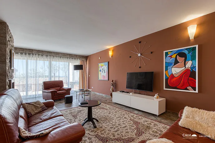 Becici'de deniz manzaralı villa