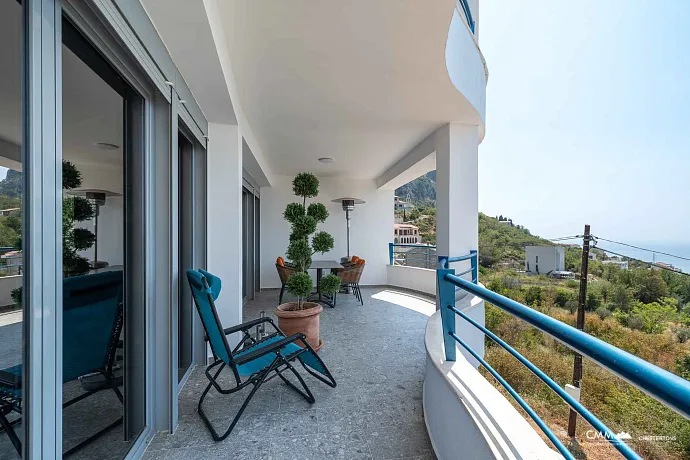Blizikuće'de Lüks Yatırım Villası – 3 Daire, Havuz ve 120 m² Çatı Terası