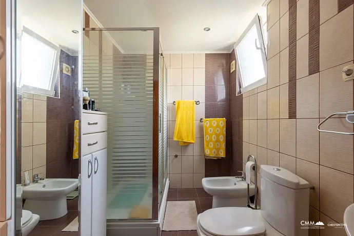 Kumbor'da denize 200 metre mesafede ev