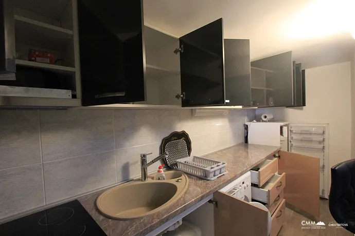 Apartment with a studio inside and a courtyard